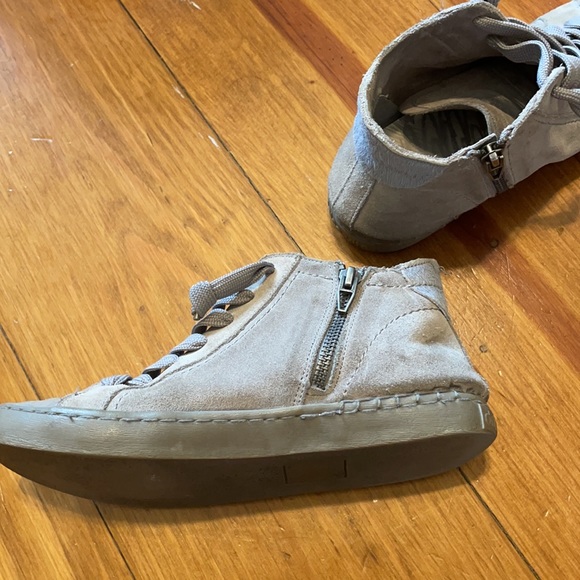Dolce Vita size 7 sneakers gray with zipper - Picture 3 of 4
